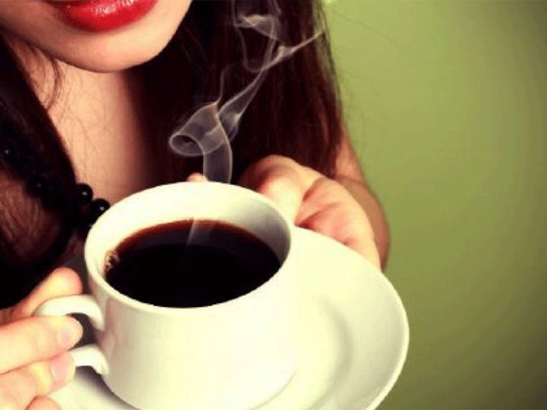 uống cà phê hàng ngày nghiện caffeine