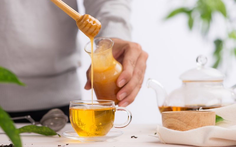 mật ong pha nước ấm có tác dụng gì 