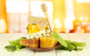 so sánh mật ong Manuka và mật ong rừng