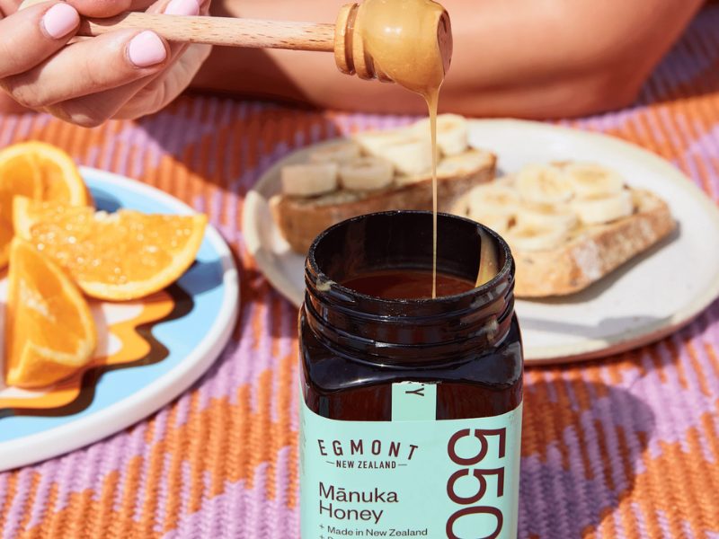 Cách dùng Mật ong Manuka hỗ trợ giảm đau họng nhanh chóng tại nhà Egmont MGO 550+
