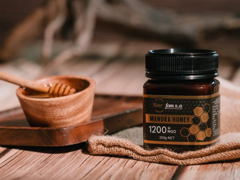 Cách dùng Mật ong Manuka hỗ trợ giảm đau họng nhanh chóng tại nhà Vì sao mật ong Manuka hỗ trợ giảm đau họng tốt hơn mật ong thường?