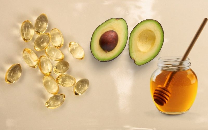 7 Cách dùng mật ong Manuka làm đẹp da tại nhà: giảm mụn, sáng da, chống lão hóa Mặt nạ chống lão hóa: Mật ong Manuka, bơ chín và vitamin E